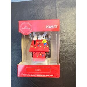 Hallmark‎ Peanuts Snoopy Doghouse 1st Prize Christmas Tree Ornament Red New